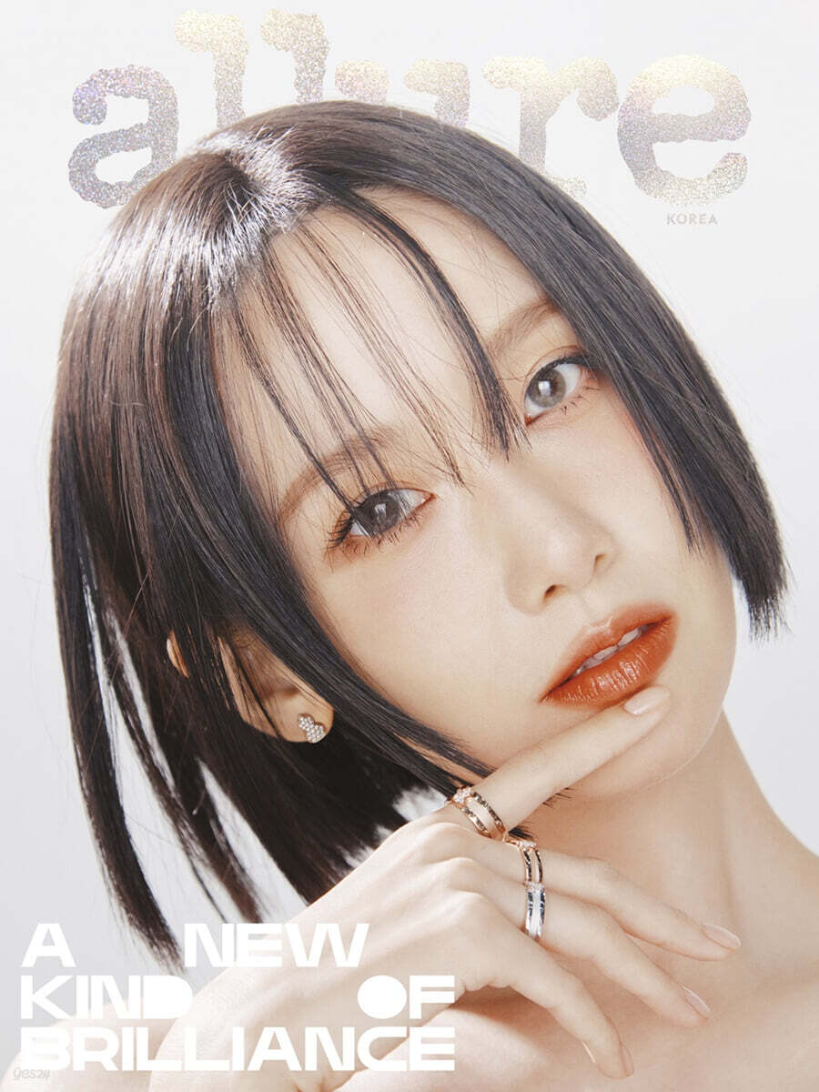 韓国雑誌「Allure Korea アルアーコリア」2025年12月号【表紙：少女時代 ユナ】（和訳付）［送料込］