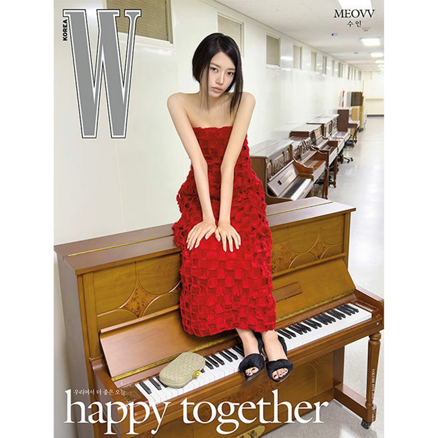 韓国雑誌「W KOREA ダブリューコリア」2026 Volume5／2026年5月号【表紙：MEOVV】（和訳付）［送料込］